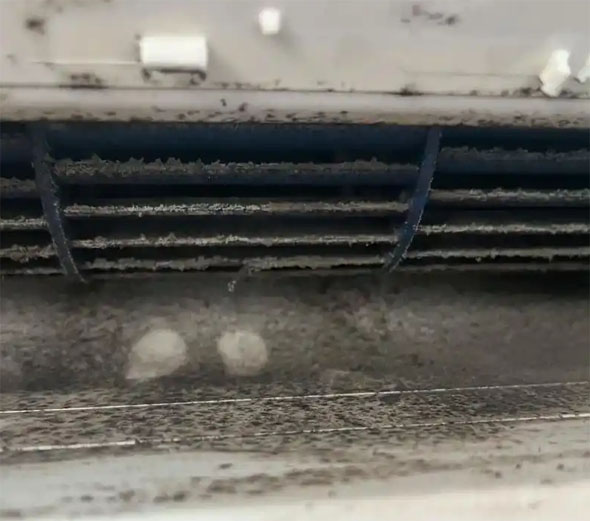 沈阳空调吹的风有股烧焦味是怎么回事